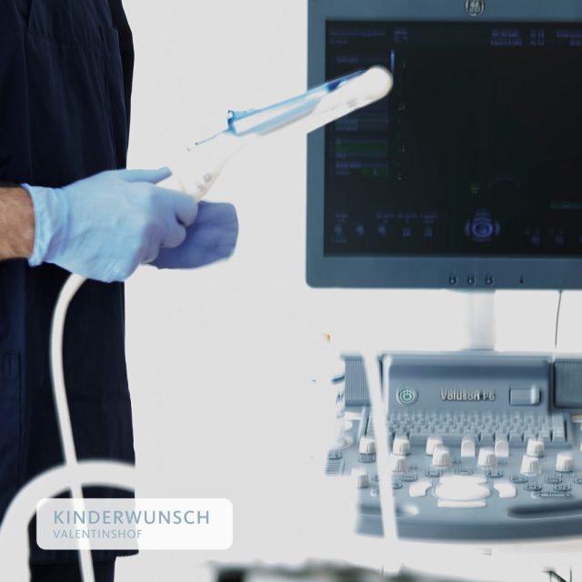 Präzision, die Vertrauen schafft.

Die Ultraschalluntersuchung ist ein zentrales Werkzeug in der Diagnostik und Behandlung. Unsere erfahrenen Ärzte arbeiten mit moderner Technologie – aber immer mit dem Blick auf das, was wirklich zählt: Sie und Ihre Wünsche.

📍 Lassen Sie sich individuell beraten – Terminvereinbarung über unsere Website.